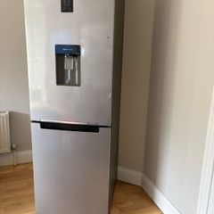 Samsung Fridge Freezer with Water Dispenser