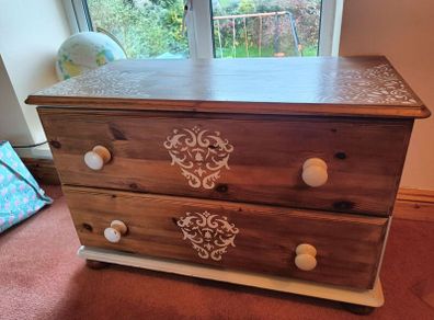 Small set of drawers