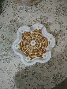 Flower shape glass stand with tray