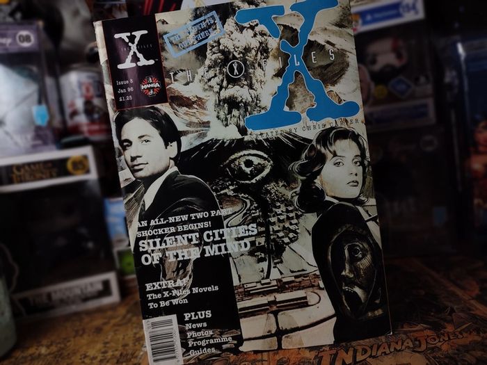 X-Files ! Issue #8! Drawn in Manga Style ! 1995 ! by Topps !