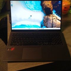 Asus Vivobook 15 / 12gb / R5