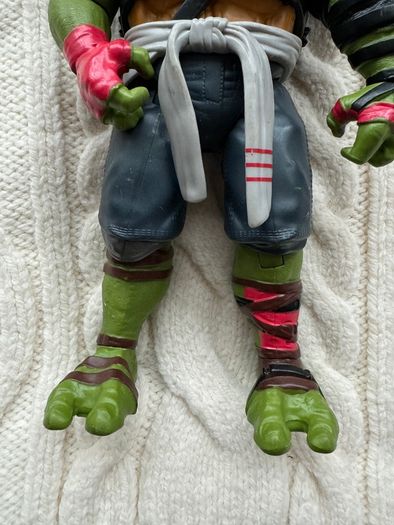 Playmate Teenage Mutant Ninja Turtles Out of the Shadows 11" Raphael Figure 2015 Right hand is too loose Used Please look at the pictures