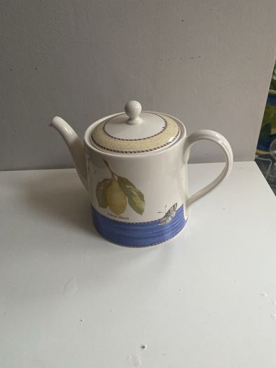 Sarah's Garden from the Wedgwood collection tea pot