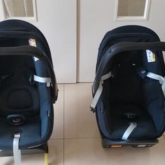 Two great condition car seats with Isofix bases
