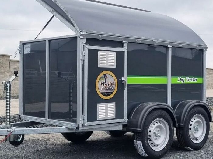 4 birth dog trailer