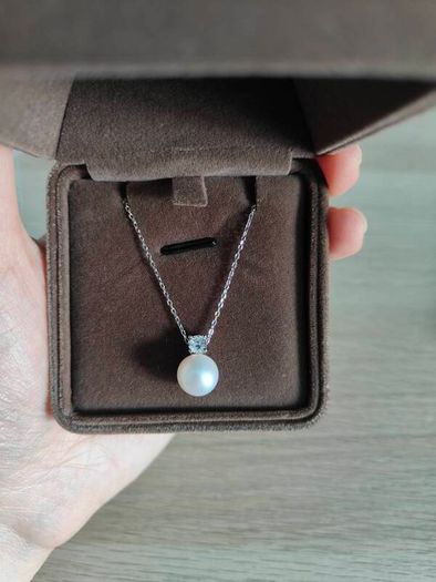 Pearl necklace