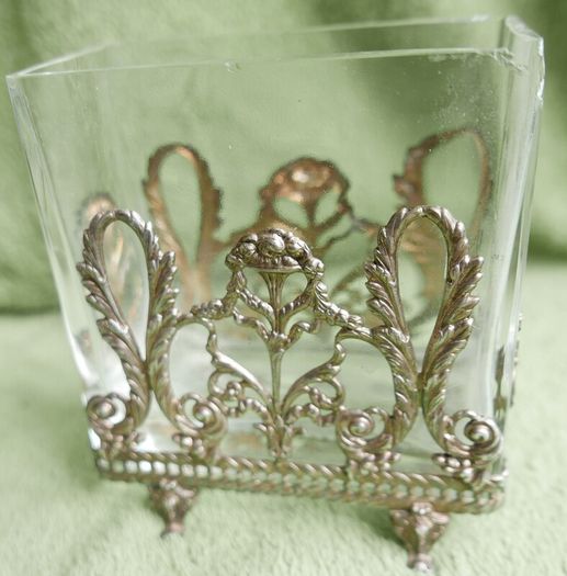 Antique Sterling Silver Handcrafted Square Container With Leaf Applique (glass Slightly Chipped)
