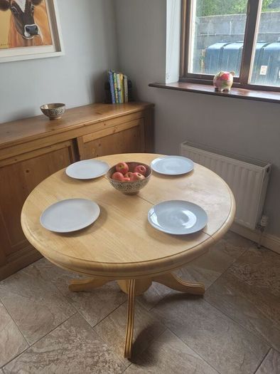Dining table Free