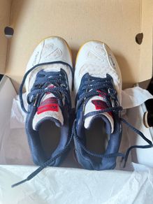 YONEX badminton shoes UK5