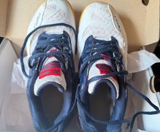 YONEX badminton shoes UK5