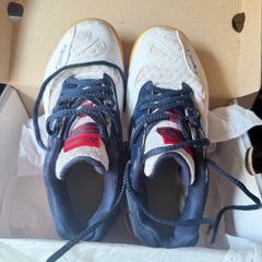 YONEX badminton shoes UK5