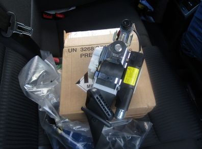 2007/2012 2013/2016 Renault Clio Driverside Seatbelt and internal Seat Airbag, both new (classed as old stock)