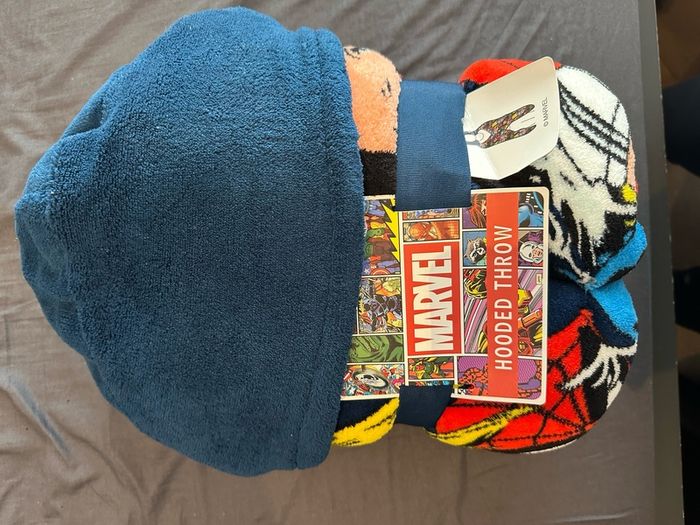 Marvel Hooded Throw