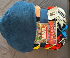 Marvel Hooded Throw