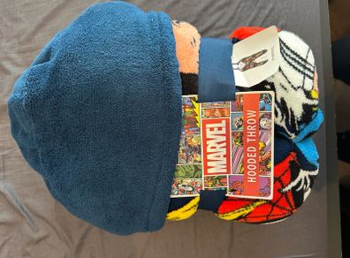Marvel Hooded Throw
