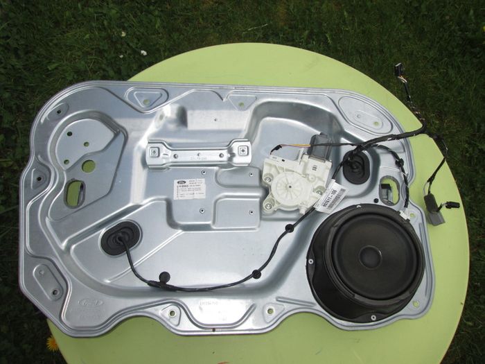 Ford Focus MK2 Front Window Regulator