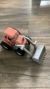 Toy tractor