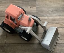 Toy tractor