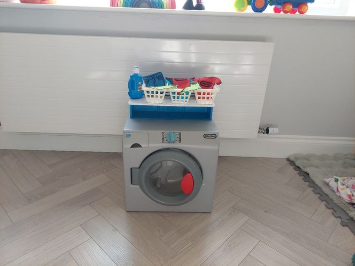 Little Tikes toy washing machine with accessories