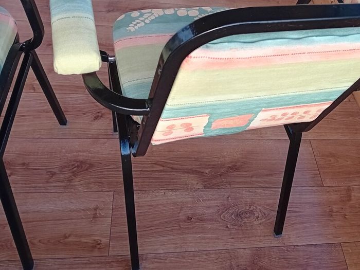 2 Matching Chairs