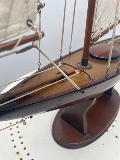 Old Model Pond Boat