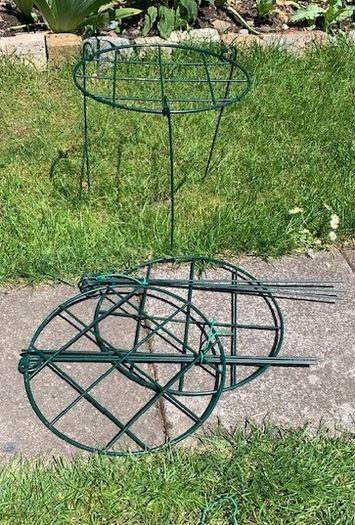 Round plant supports