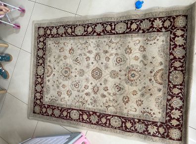 Large Persian / Oriental-style wool rug