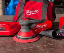 Milwaukee M12 150mm 5mm Sander & 4Ah Battery