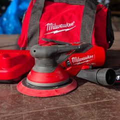 Milwaukee M12 150mm 5mm Sander & 4Ah Battery