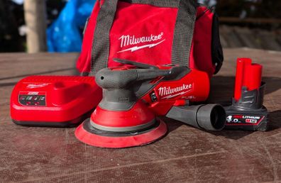Milwaukee M12 150mm 5mm Sander & 4Ah Battery