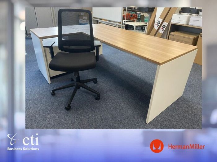6 x Herman Miller Office Desks & Peds - Grade A
