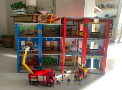 Fireman Sam bundle with Toy Fire station.