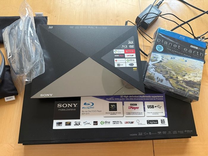 DVD Blue Ray players including glasses and Blue Planet DVDs