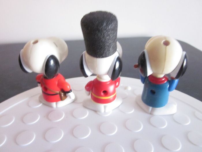 Mc Donald's Happy Meal Toys Snoopy Toy World Tour 1999