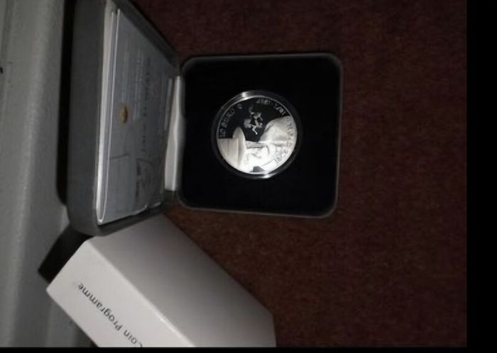 75X Jack B Yeats 10 Euro Silver Proof Coin 2012 From The Irish Central Bank Silver 1oz or 1 standard ounce coin.