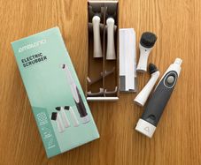 Electric scrubber