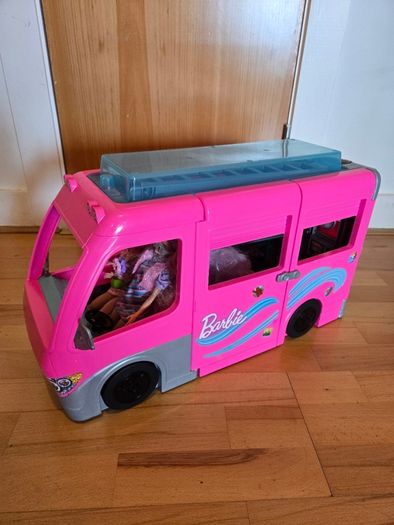 Barbie Camper Van plus dolls