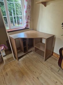 corner desk and chair
