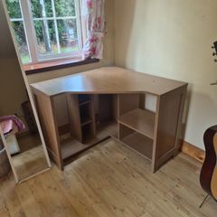 corner desk and chair