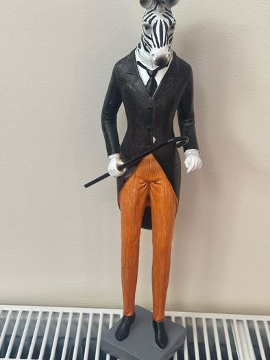 Giraffe figurine