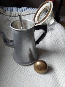 Coffee pot  + door knob