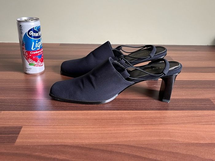 Liz Claiborne navy shoes. Size 8.5 uk