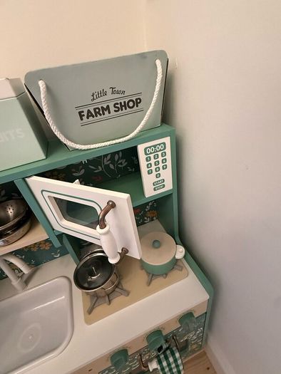 Play kitchen