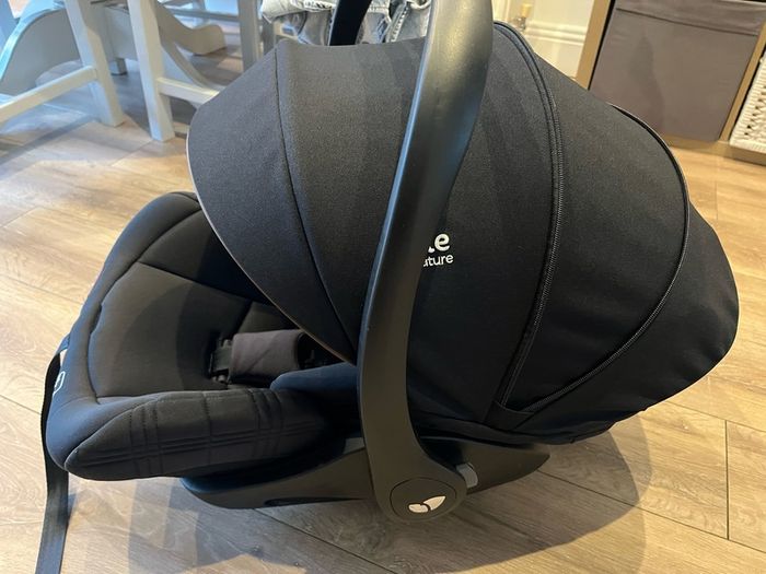 Joie iLevel infant car seat and Joie Encore Base