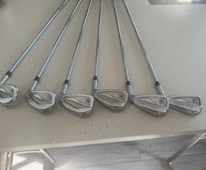 Wilson D9 Irons 5 pw z grip.