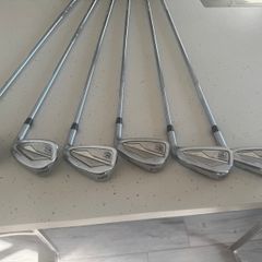 Wilson D9 Irons 5 pw z grip.
