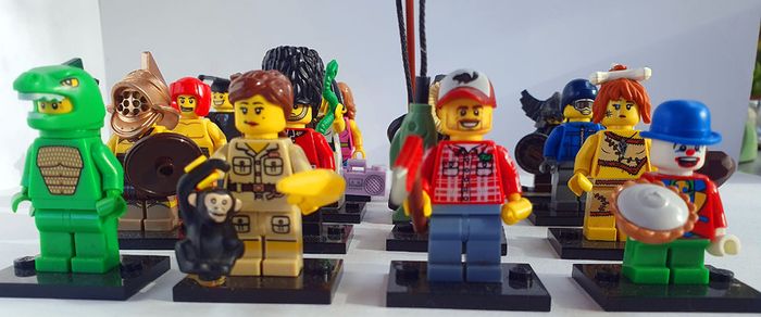 Lego Collectible Minifigures Series 5 (2011) 100% Complete