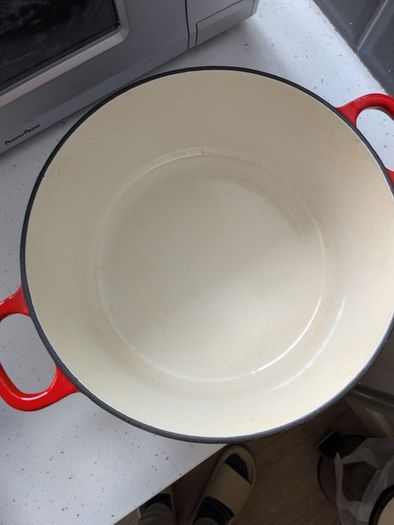 MasterChef cast iron pot/casserole dish