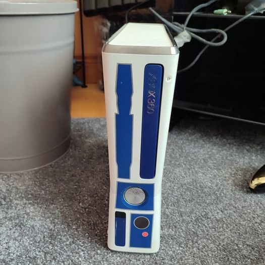 xbox 360 + kinnect + 2 controllers + games