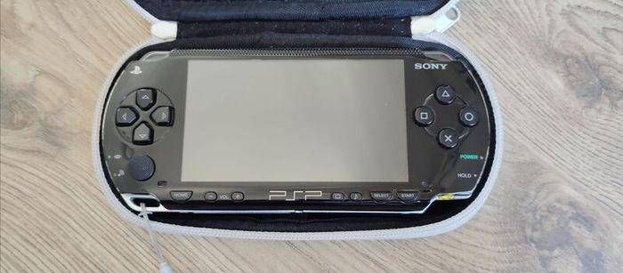 Psp 1004 MODDED 64gb 40 psp games on unit Original Battery